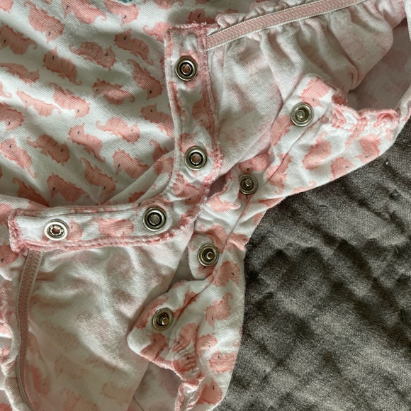 Carter’s seahorses baby girl smocked tank romper size 3-6 months pink & white - Picture 4 of 5